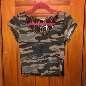 CAMO CROP TOP WITH LACE BACK